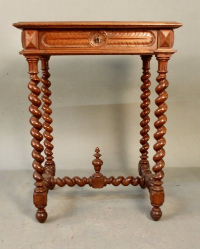 Desserte Louis XIII à pieds tournés