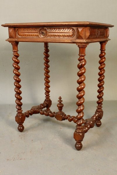Desserte Louis XIII à pieds tournés