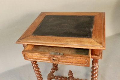 Desserte Louis XIII à pieds tournés