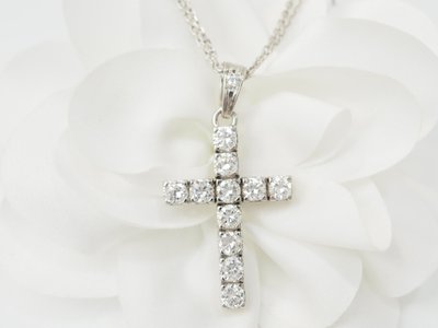 Collana Vintage Cross in oro bianco e diamanti