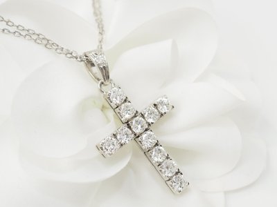 Collana Vintage Cross in oro bianco e diamanti