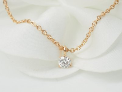 collier solitaire en or rose et diamant