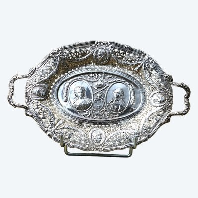 Solid silver basket featuring the royal portraits of Marie-Antoinette and Louis XVI
