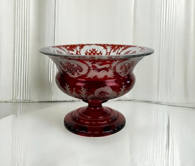 20th CENTURY ROUND CUP IN RED BOHEME CRYSTAL WITH DECORATION OF DEER AND FIREWORKS