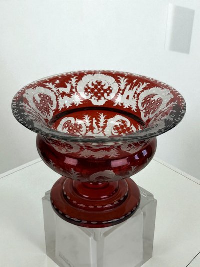 20th CENTURY ROUND CUP IN RED BOHEME CRYSTAL WITH DECORATION OF DEER AND FIREWORKS
