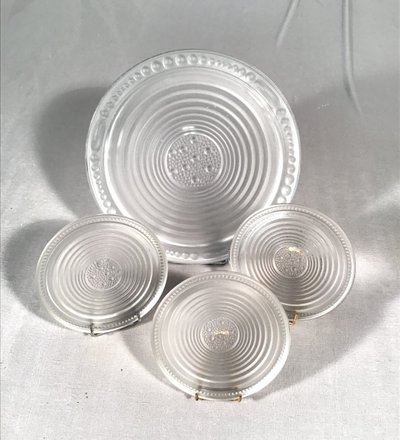 1 Dessous De Plat And 3 Dessous De Bouteilles En Verre Dans Le Goût De "verlys", 20th century