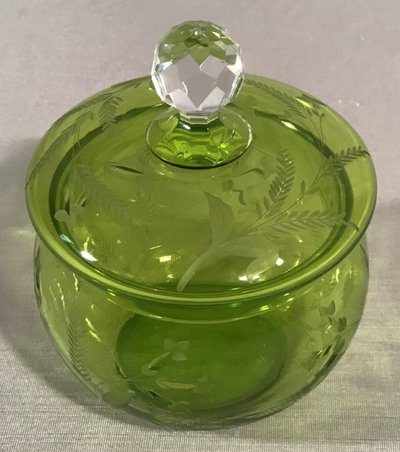 Bonbonnière En Cristal Vert Taillé, 20ème