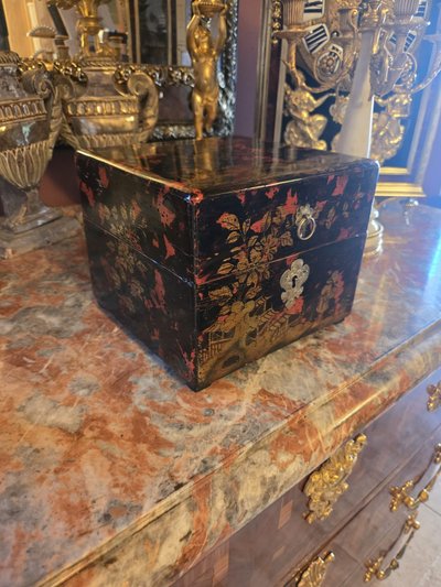 Nécessaire à senteurs en vernis Martin - Paris, Louis XV period, circa 1750.