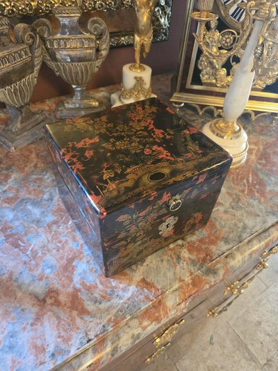 Nécessaire à senteurs en vernis Martin - Paris, Louis XV period, circa 1750.