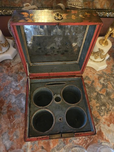 Nécessaire à senteurs en vernis Martin - Paris, Louis XV period, circa 1750.