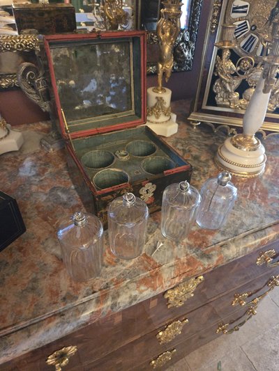 Nécessaire à senteurs en vernis Martin - Paris, Louis XV period, circa 1750.
