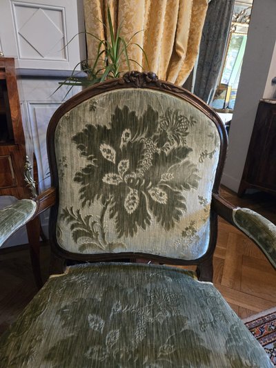 Pair of walnut "à la reine" armchairs, Louis XV period