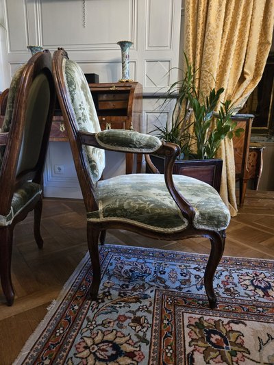 Pair of walnut "à la reine" armchairs, Louis XV period