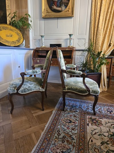 Pair of walnut "à la reine" armchairs, Louis XV period