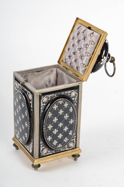 An enamel jewelry box, 19th century