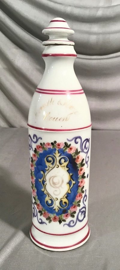 Bottiglia da liquore in porcellana, Rouen, inizio XX secolo