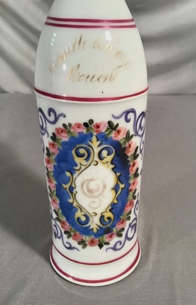 Bottiglia da liquore in porcellana, Rouen, inizio XX secolo
