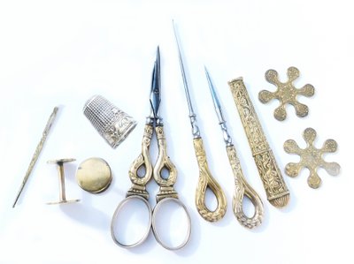Sewing set in late 19th century vermeil with snake motif scissors thimble