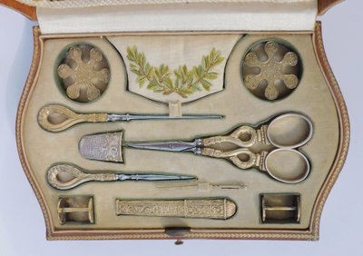 Sewing set in late 19th century vermeil with snake motif scissors thimble