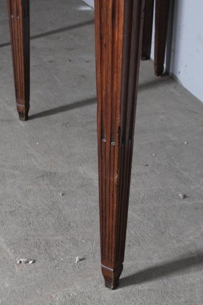Paire de consoles anciennes en noyer de Parme 1770 . Demi-lune Louis XVI avec pieds à l'étrier. Dimensions 118 x 58