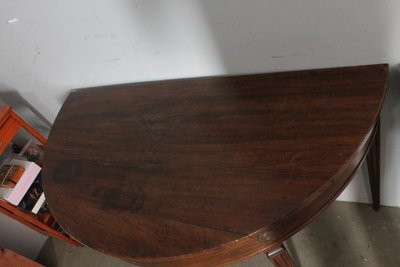 Paire de consoles anciennes en noyer de Parme 1770 . Demi-lune Louis XVI avec pieds à l'étrier. Dimensions 118 x 58