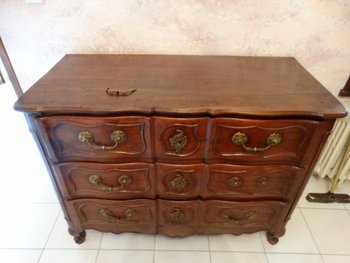 Chest of drawers. Provence. France. 18th century. Louis XV. 18 jhd. 18th century