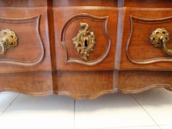 Chest of drawers. Provence. France. 18th century. Louis XV. 18 jhd. 18th century