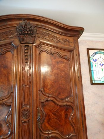  Armoire de château en noyer lyonnaise. France. 18ème. Louis XV. 18jhd. 18th
