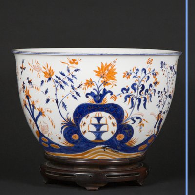 Japanese-style porcelain basin and its base, 19th century
