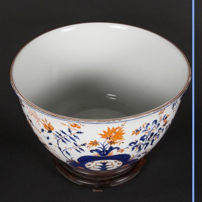 Japanese-style porcelain basin and its base, 19th century