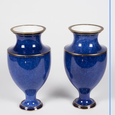 Manifattura di Sèvres, coppia di vasi in porcellana blu, XIX secolo