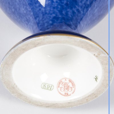 Manifattura di Sèvres, coppia di vasi in porcellana blu, XIX secolo