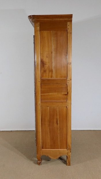 Seltener regionaler Eierbecher aus blondem Kirschbaumholz, Louis XV - Anfang XIX.