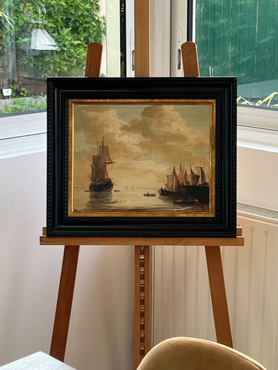 Marine animée au coucher du soleil – École hollandaise, XIXe siècle