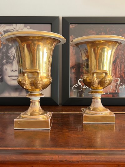 Pair of Medici vases, Paris porcelain, circa 1820