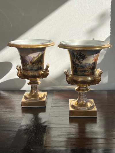 Pair of Medici vases, Paris porcelain, circa 1820