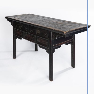 Chine, table console à deux tiroirs en bois sculpté, XIXe
