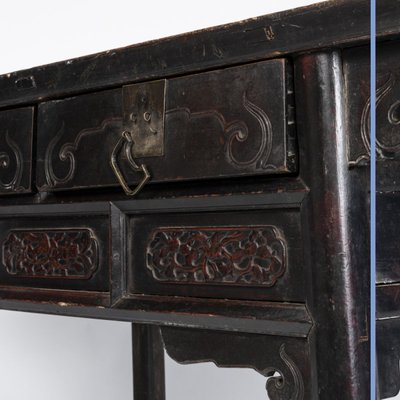 Chine, table console à deux tiroirs en bois sculpté, XIXe