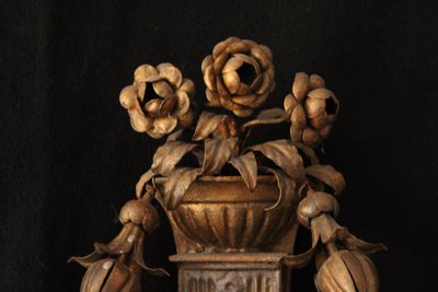 Pair of sconces with gilded wrought-iron flowers, Italy, late 18th c.