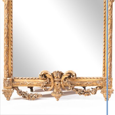 Miroir en bois doré sculpté à décor d'oiseaux et de guirlandes de fleurs, XIXe