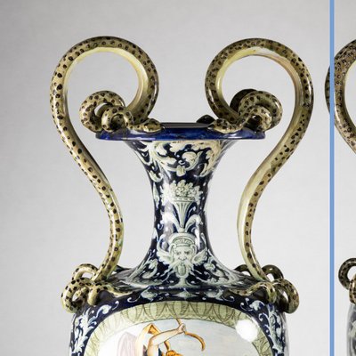Paire de vases Italien en porcelaine, XIXe