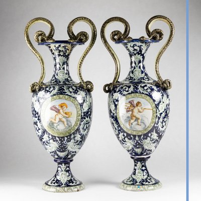 Paire de vases Italien en porcelaine, XIXe