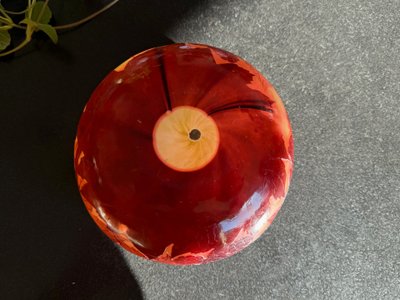 Magnifica coppa quadrilobata con more di André Delatte