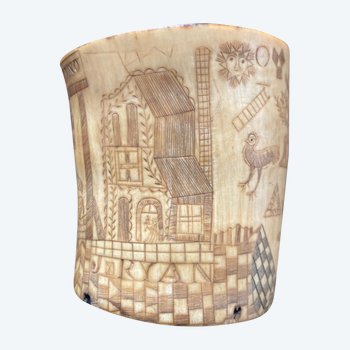 Goblet in bovine horn finely engraved with the Masonic symbols - Beginning of XIX century