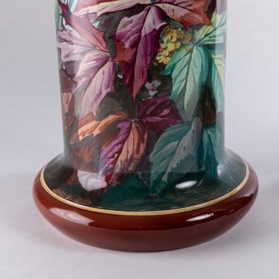 Sarreguemines, Paire de grands vases tubulaires à décor polychrome, XIXe