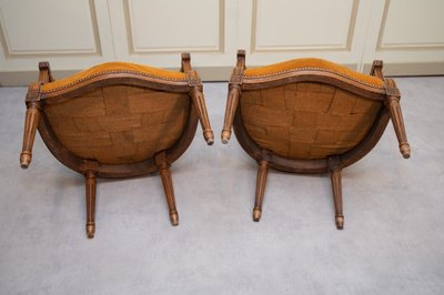 Paire De Fauteuils Cabriolets à Médaillons De Style Louis XVI