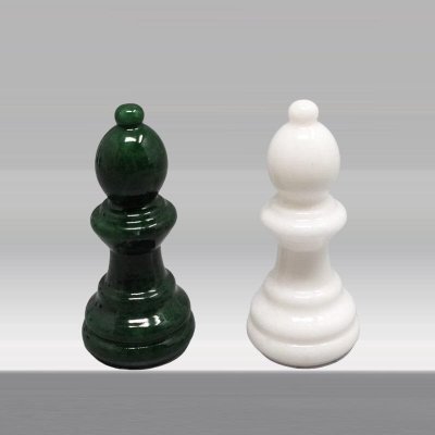 1970s Gorgeous Green and White Chess Set in Volterra Alabaster Handmade Made in Italy (Jeu d'échecs vert et blanc en albâtre de Volterra fait à la main)