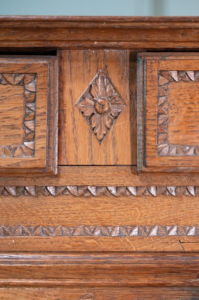 Buffet Bas Normand En Chêne Sculpté