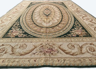 Knotted-stitch carpet from the soap factory