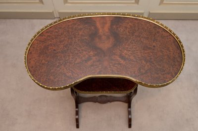 Table De Forme Dite "rognon" (kidney-shaped table)